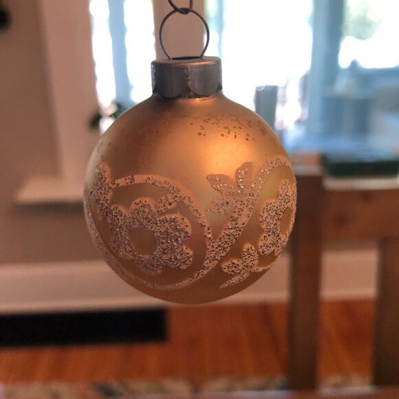 Holly Vintage Glass Christmas Ornaments Box of 10 Gold & Silver - Picture 3 of 4